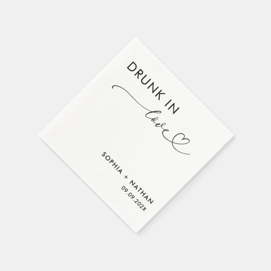 Serviette En Papier Mariage personnalisé moderne ivre dans l'amour (Coin)