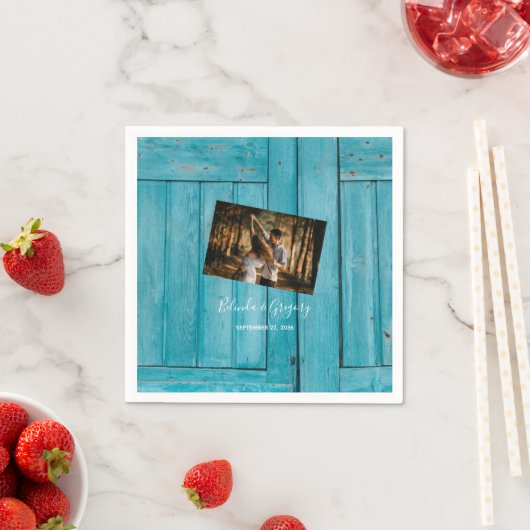 Serviette En Papier Mariage photo en bois bleu rustique (En situation)