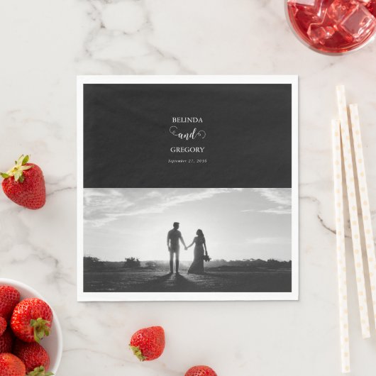 Serviette En Papier Mariage photo moderne en noir et blanc (En situation)