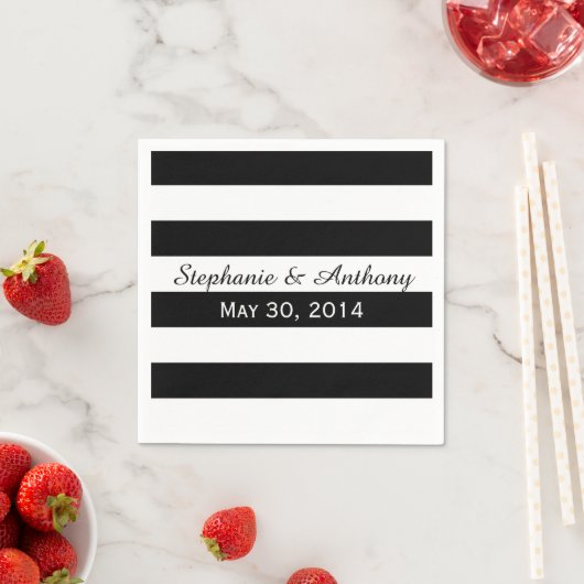 Serviette En Papier Mariage rayé noir et blanc (En situation)