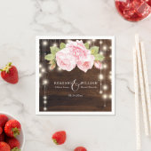 Serviette En Papier Mariage Rose de la chaîne de bois rustique personn (En situation)