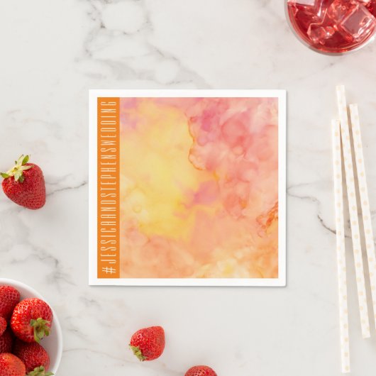 Serviette En Papier Mariage Standard Napkin Fleurs fraîches Oranges (En situation)