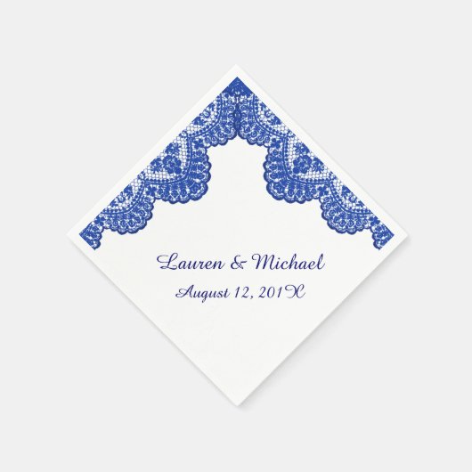 Serviette En Papier Marine Blue Faux Lace sur Mariage blanc (Coin)
