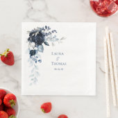 Serviette En Papier Marine Dusty Bleu & Blanc Élégant Mariage (En situation)