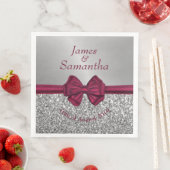 Serviette En Papier Maroon Satin Bow & Silver - (En situation)