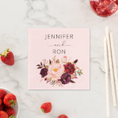 Serviette En Papier Marsala de Bourgogne et floral de Blush - Transpar (En situation)