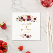 Serviette En Papier Marsala Gold Fleurs rouges Monogram Mariage Napkin (En situation)