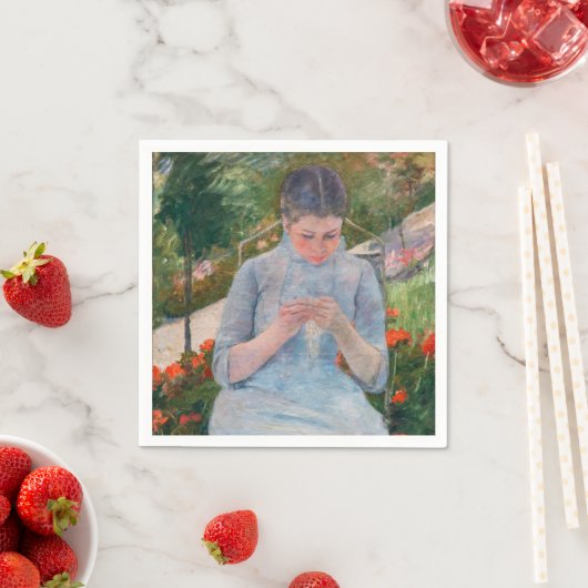 Serviette En Papier Mary Cassatt - Fille couture dans un jardin (En situation)
