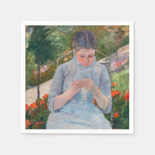 Serviette En Papier Mary Cassatt - Jeune fille cousant dans un jardin