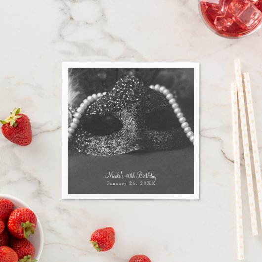 Serviette En Papier Masque noir & blanc Masquerade Masque & Perles Par (En situation)