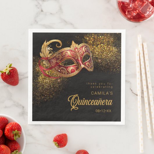 Serviette En Papier Masquerade Masque Quinceanera Rouge Or ID1031 (En situation)