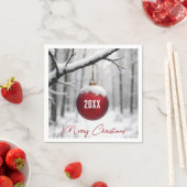 Serviette En Papier Merry Christmas Ornament On Snowy Branch (En situation)