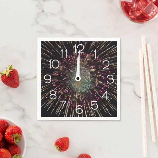 Serviette En Papier Midnight New Years Eve Clock On Fireworks  (En situation)
