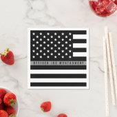 Serviette En Papier Mince Gris Line American Flag Monogramme (En situation)
