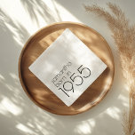 Serviette En Papier Minimaliste Né en 1955 Black 70th Birthday Party<br><div class="desc">Minimaliste Né en 1955 Black Text 70th Birthday Party. Une élégance simple. Personnalisez facilement le texte selon vos besoins.</div>