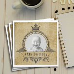 Serviette En Papier Modèle photo d'anniversaire personnalisé Vintage R<br><div class="desc">Célébrez la journée spéciale d'un être cher en style en donnant ces serviettes d'anniversaire rétro vintages personnalisées. Cet ensemble de 50 serviettes en papier est doté d'un modèle photo vintage préfabriqué (ajoutez votre photo) avec leur âge, ce qui en fait un ajout unique et amusant aux festivités. La belle motif...</div>