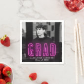 Serviette En Papier Moderne Magenta Neon Photo Graduation (En situation)
