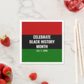 Serviette En Papier MOIS D'HISTOIRE NOIRE | Célébrer | Rouge noir vert (En situation)