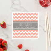 Serviette En Papier Monogramme 30e anniversaire Napkin Coral Chevron (En situation)