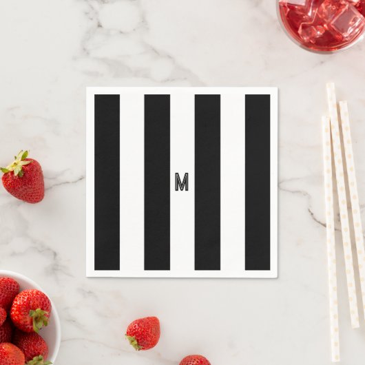 Serviette En Papier Monogramme à bande de cabane noir et blanc classiq (En situation)