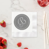 Serviette En Papier Monogramme à point gris/blanc (En situation)