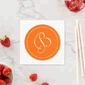 Serviette En Papier Monogramme à points orange et blanc (En situation)