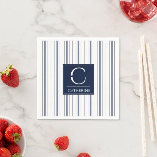 Serviette En Papier Monogramme blanc marine et bleu marine (En situation)