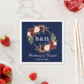 Serviette En Papier Monogramme bleu Mariage de couronne florale de Bou (En situation)
