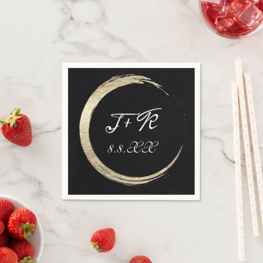 Serviette En Papier Monogramme de couronne d'or blanc noir Initiales D (En situation)