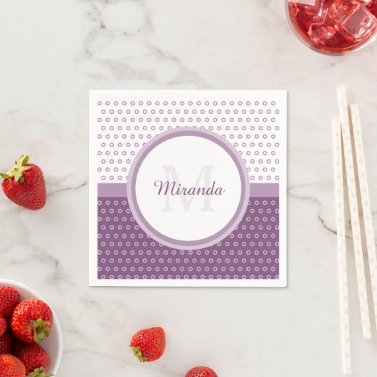 Serviette En Papier Monogramme de Pois mod violet et blanc avec nom (En situation)