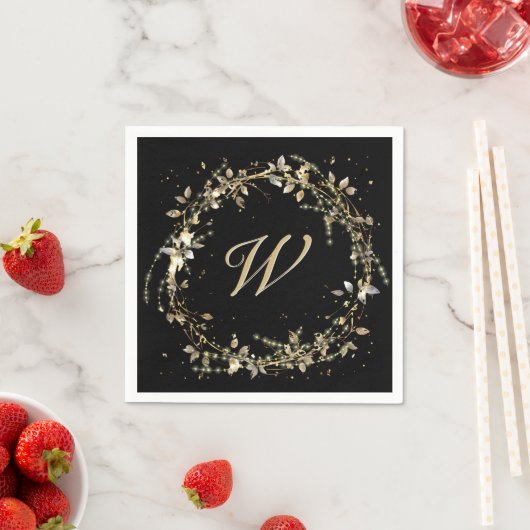 Serviette En Papier Monogramme En Wirlande Dorée Sur Noir (En situation)