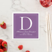 Serviette En Papier Monogramme Mariage blanc violet élégant moderne (En situation)