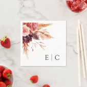 Serviette En Papier Monogramme Mariage floral de Terracotta Bourgogne (En situation)