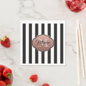 Serviette En Papier Monogramme noir et blanc (En situation)