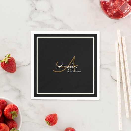 Serviette En Papier Monogramme (nom et initiale) sur Black Standard (En situation)