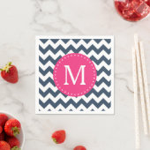 Serviette En Papier Monogramme personnalisé bleu marine et rose chaud (En situation)