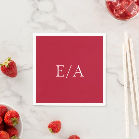 Serviette En Papier Monogramme rouge minimal Mariage simple et élégant (En situation)
