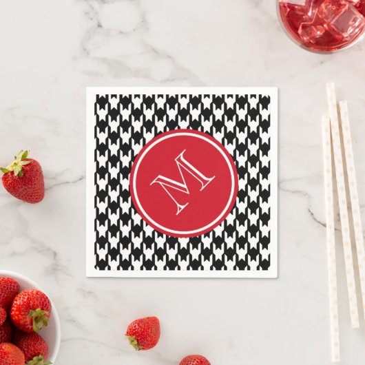 Serviette En Papier Monogramme rouge noir et blanc (En situation)
