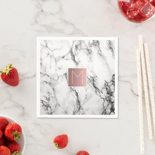Serviette En Papier monogramme sur les serviettes en marbre (En situation)