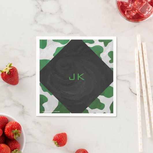 Serviette En Papier Monogramme vert et blanc de vache (En situation)
