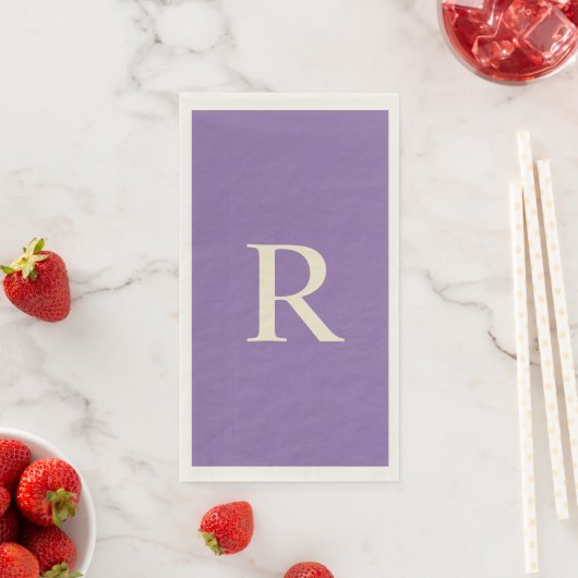 Serviette En Papier Monogramme violet et crème (En situation)