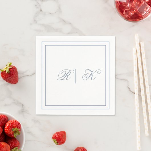 Serviette En Papier Monogrammes Initiales Dusty Blue Minimal Mariage (En situation)