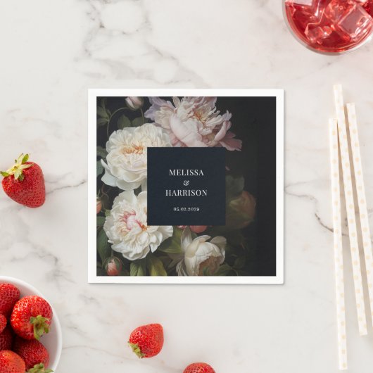 Serviette En Papier Moody White et Blush Peony Rose Floral Mariage (En situation)