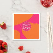 Serviette En Papier Motif Abstrait rose et orange chaud avec logo (En situation)