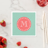 Serviette En Papier Motif Chevron vert Mint | Monogramme de corail (En situation)