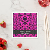 Serviette En Papier Motif damassé rose noir et fuchsia (En situation)