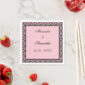 Serviette En Papier Motif géométrique rose et noir (En situation)