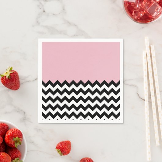 Serviette En Papier Motif Zigzag noir et blanc, Chevron, rose (En situation)