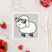 Serviette En Papier Mouton blanc dans les lunettes de soleil (En situation)