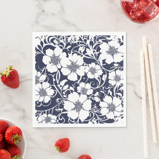 Serviette En Papier Naples en papier floral bleu marine (En situation)